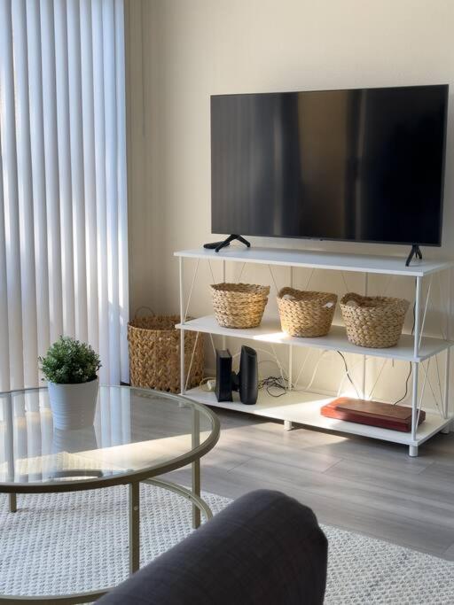 Modern Retreat 1 Mi. From Disney Anaheim Exteriör bild