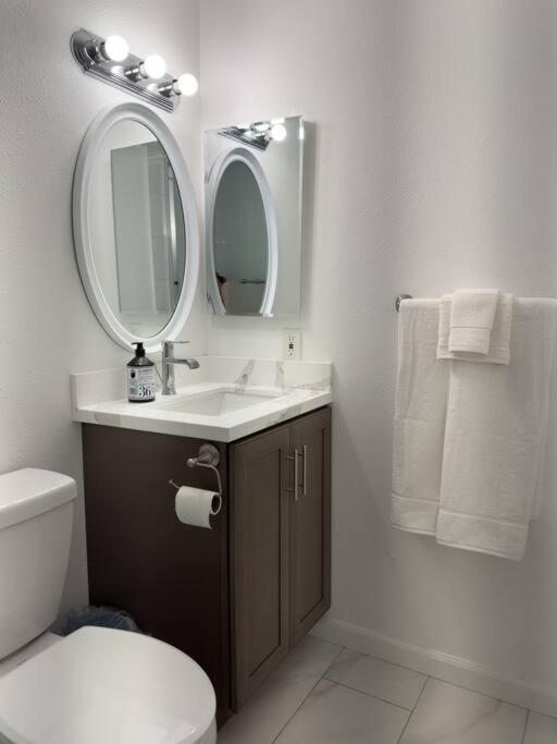 Modern Retreat 1 Mi. From Disney Anaheim Exteriör bild