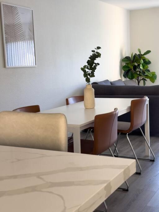 Modern Retreat 1 Mi. From Disney Anaheim Exteriör bild